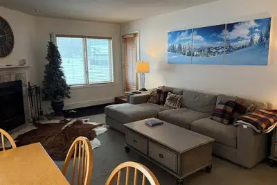 Image de Pico F101, ski on/off access to Pico Mountain with access to Fitness Center and Pool.