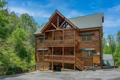 Image de Smoky Mountain Cinema | By Colonial Properties
