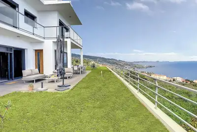 Image de Rising Sun Villa spacious home with breathtaking sea views from every window