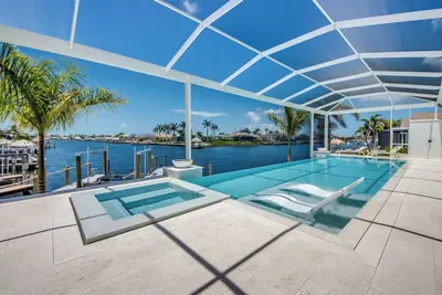 Image de The Pearl - luxury high end villa on water, pool, spa