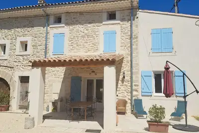 Image de Mas \" La Provinciale\" avec piscine bois au pied du Mont Ventoux à Malaucène