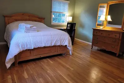 Image de Lovely, Spacious & Sunny: Sleeps 6 - Near Duke, Unc & Downtown Durham w/ Nature!