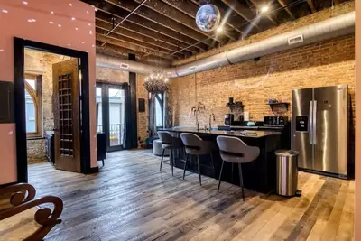 Image de Downtown Loft! Walk to Everything!