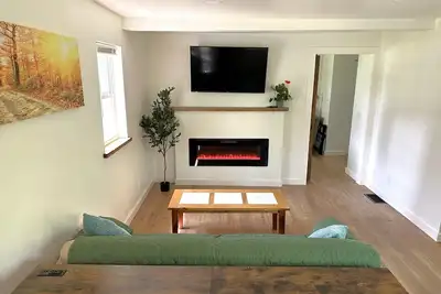 Image de Modern Private 2-bedroom house in Batavia with yard, 15 minutes from Darien Lake