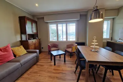 5 stars relax in luxury Villa close to the city center and Lake.