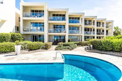 Image de Chic 1 Bedroom 1. 5 Bath Condo Beach Front on Grace Bay Turks & Caicos