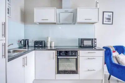 Image de Spacious 1-Bedroom Near Hospital with Full Amenities and Netflix