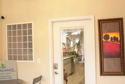 Image de Cozy studio in downtown Glasgow Mo, walking distance to boutiques, eating, wine