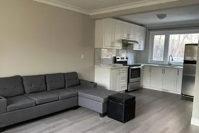 Image de 3 Bedroom + 2 Full Bath + Dine + Big Living Room + Sofa + Internet + Utilities