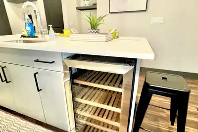 Image de Last Minute Deals New Austin close University of Texas wine chiller near Domain