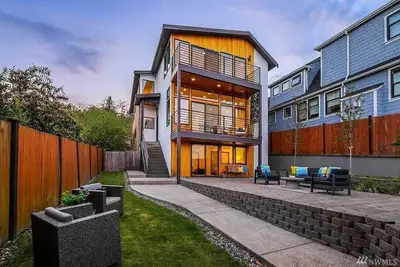 Image de Luxury 4000 sqft house, amazing views and location