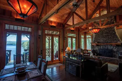 Image de Luxury Lakefront Retreat, Breathtaking Views from Every Window