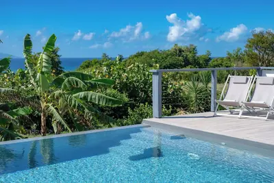 Image de Villa Paruline avec piscine jardin tropical et vue mer à deux pas des plages