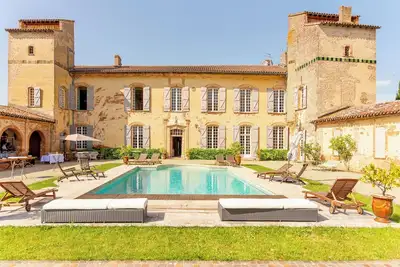 Image de Spacious chateau in fabulous Issus with swimming pool and tennis, WiFi