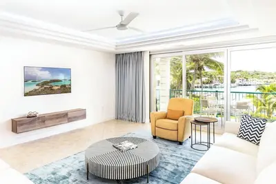 Image de 2 Bdrm Stunning Marina View at The Yacht Club  C5