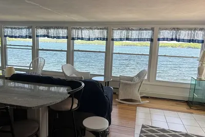 Image de Amazing Waterfront Home Million Dollar Lake Winnissquam And Mountain Views