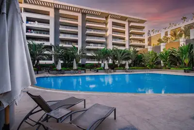 Image de Luxury 3br Pool View Near Airport!