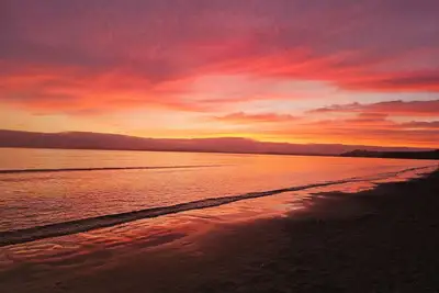 Image de Simple Seaside Retreat in the heart of Orewa