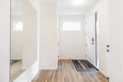 Image de Near Banff: Luxury 5br for 10 – Group Retreat