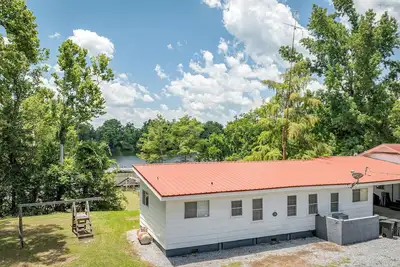 Image de Lakefront vacation home with 2 boat slips + more!