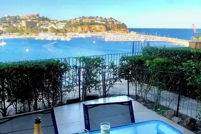 Image de Appartement avec terrasse et vue imprenable sur la mer. Animaux acceptés.