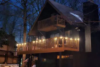 Image de Great Cozy-Cabin in lovely Tobyhanna. Pet-Friendly!