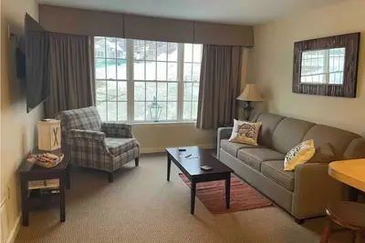 Image de Family-Friendly Mountain Retreat at Jiminy Peak, ski on/off, fitness, pool\n\n