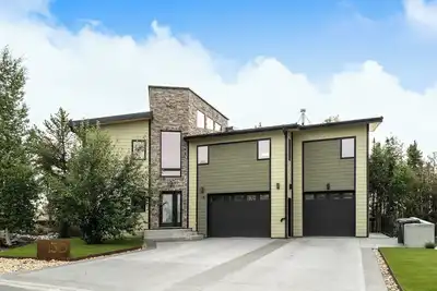 Image de Cozy Northern lights retreat in Niven Lake w/ stunning lake views