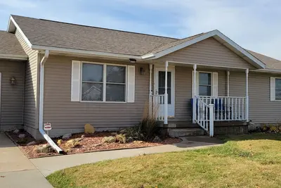 Image de Charming 3-bedroom house with WiFi and Ac. Centrally-located in Clinton