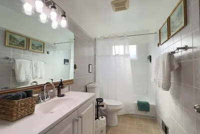 Image de Family Fun with Game Room & King Bed near Monterey Aquarium, Laguna Seca