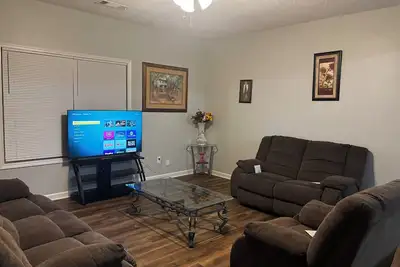 Image de My little castle \nCharming 3-bedroom townhome in serene Riverdale with WiFi, Ac