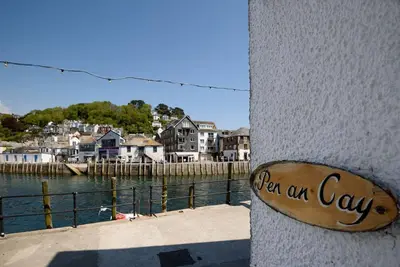 Quayside charm with a cosy, open-plan layout