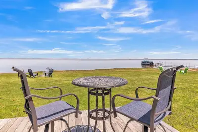 Image de Houghton Lake Sunset Cottage: Endless Summer Days by the Lake—Welcome to Houghton Lake Sunset!