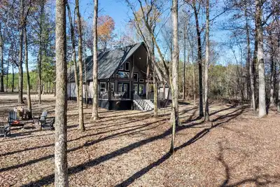 Image de Charming cabin, Float On Inn, on the banks of the beautiful Cossatot River.