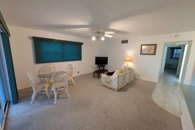 Image de Tranquil Florida Beach Style 2-bedroom 2 bathroom apartment condo with Ac