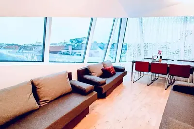 Image de Delightful 2 Level 2br Apt in central location