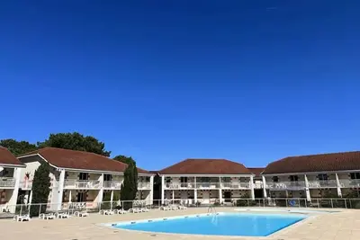 074 - Appartement dans une résidence privée avec piscine