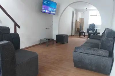 Image de La casa está ubicada cerca al centro, parqueadero gratis para vehículo mediano.