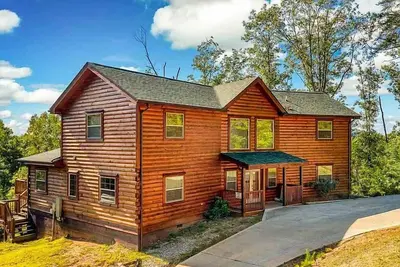 Image de Gatlinburg, Cozy Mountain Cabin, Stunning Views, Hot Tub, Pool Table, Fireplace.