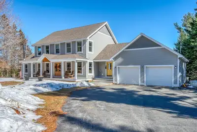 Image de The Manor Woods Home, snowmobile & Atv friendly, with hot tub!