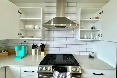 Image de Modern Tuxedo 3 bedroom, 2. 5 bathroom, close to school, parks, lake and shopping