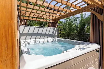 West Ketchum Retreat with Hot Tub & Casita