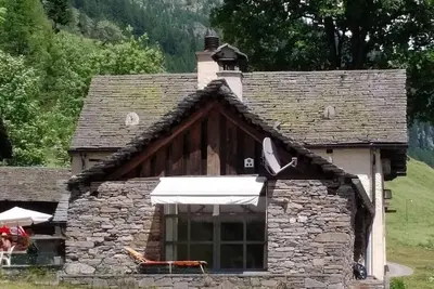 Image de Between sky and forest - romantic chalet in nature