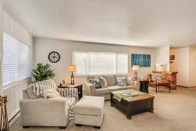 Image de 11 Mi to Burney Falls: Charming Home w/ Fireplace