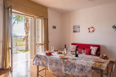 Image de Maison de vacances 'Villetta Privata Hoana Sul Mare' avec vue sur la mer, jardin et climatisation