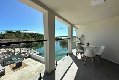 Image de Waterfront Getaway | Balcony | Fire Pit | Gazebo