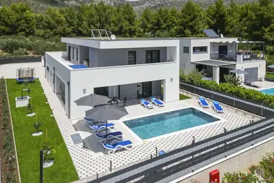 Villa Mi - Villa with four bedrooms and swimming pool