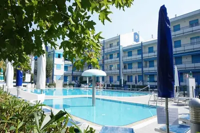 Image de Appartement tout confort dans résidence avec piscine