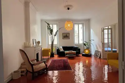 Image de Spacieux Appartement de Charme à Marseille – Parfait pour Familles et Groupes