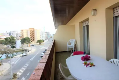 Image de 2180 Pto Simona 3 Esc. B42, En Pleno CORAZÓN De Santa Margarita, Cerca De La Playa MÁS Espaciosa De Roses.